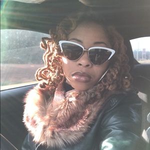 Meet your Posher, Kenisha